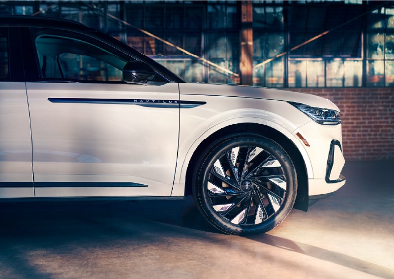 The wheels of the available Jet Appearance Package are highlighted. | Fair Oaks Lincoln in Naperville IL