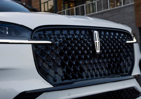 The front grille of a 2026 Lincoln Aviator® SUV is shown. | Fair Oaks Lincoln in Naperville IL