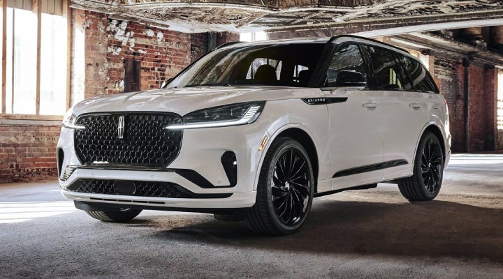 A 2026 Lincoln Aviator® SUV is shown with the available Jet Appearance Package. | Fair Oaks Lincoln in Naperville IL
